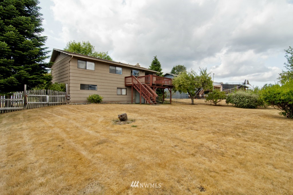 1732 Edmonds Way Southeast Renton, WA 98058 - Photo 10 of 13 Gallery Image 10