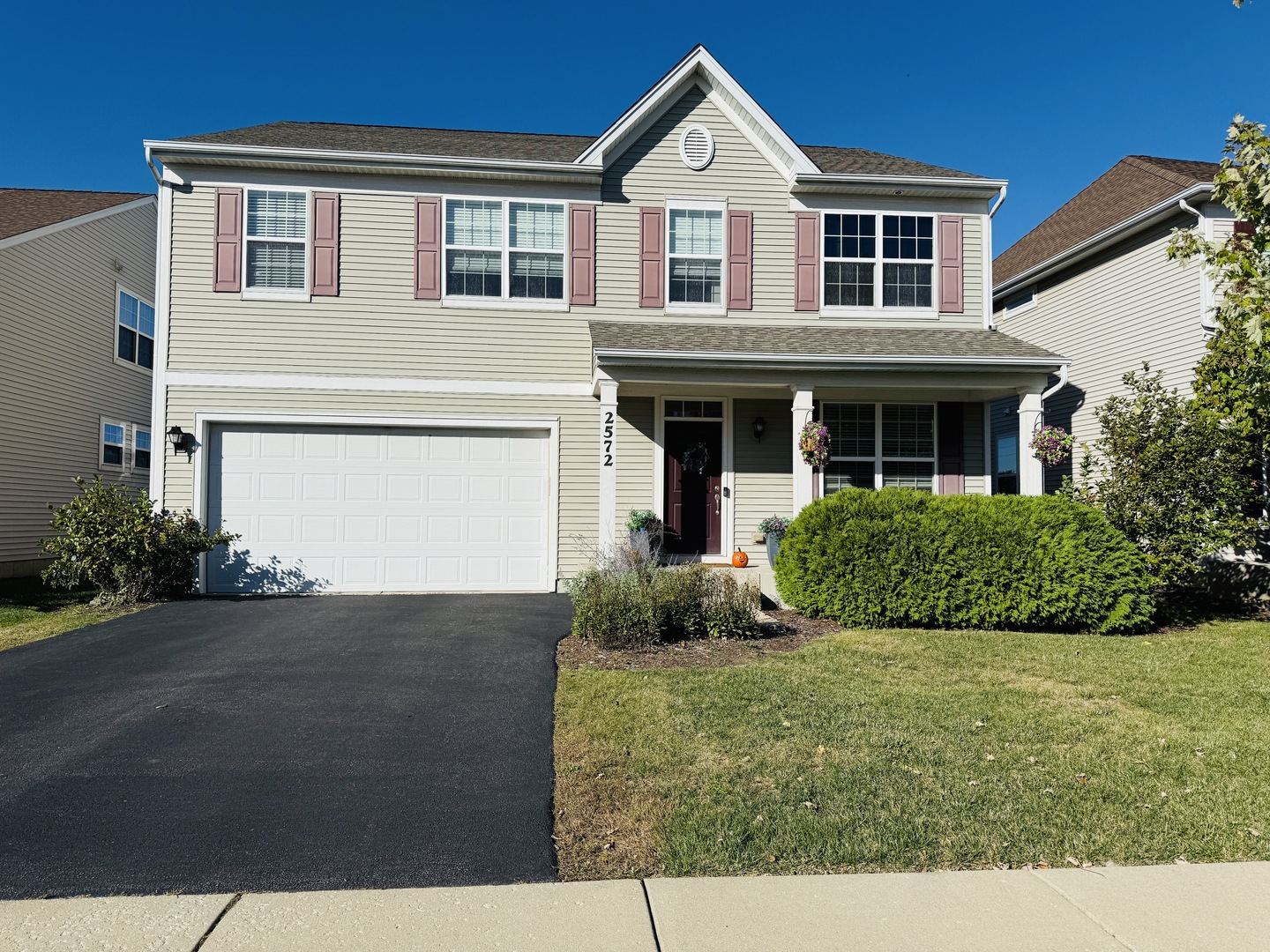2572 Retreat Circle Lisle, IL 60532 - Photo 1 of 40 a front view of a house with garden