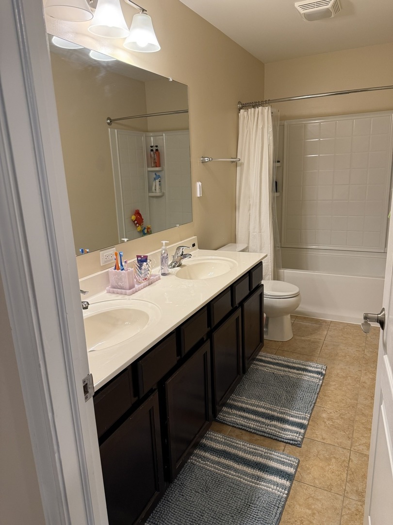 2572 Retreat Circle Lisle, IL 60532 - Photo 28 of 40 a bathroom with a double vanity sink toilet and shower