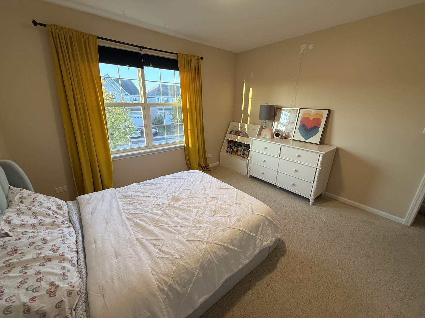2572 Retreat Circle Lisle, IL 60532 - Photo 29 of 40 a bedroom with a bed and a window