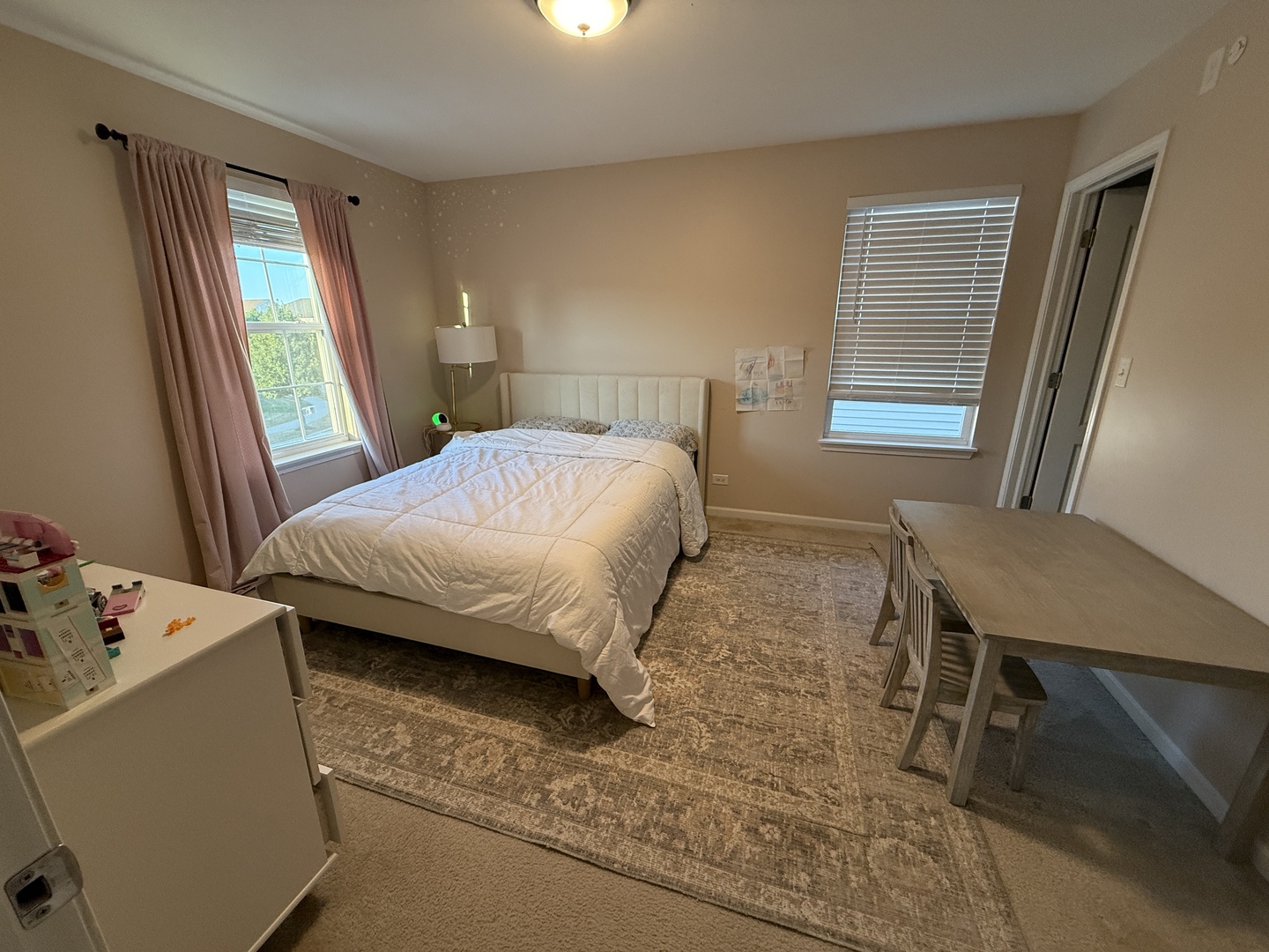 2572 Retreat Circle Lisle, IL 60532 - Photo 31 of 40 a bedroom with a bed and a table in it