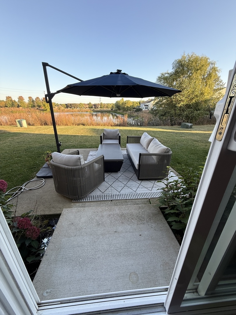 2572 Retreat Circle Lisle, IL 60532 - Photo 34 of 40 a view of roof deck with couches and pool