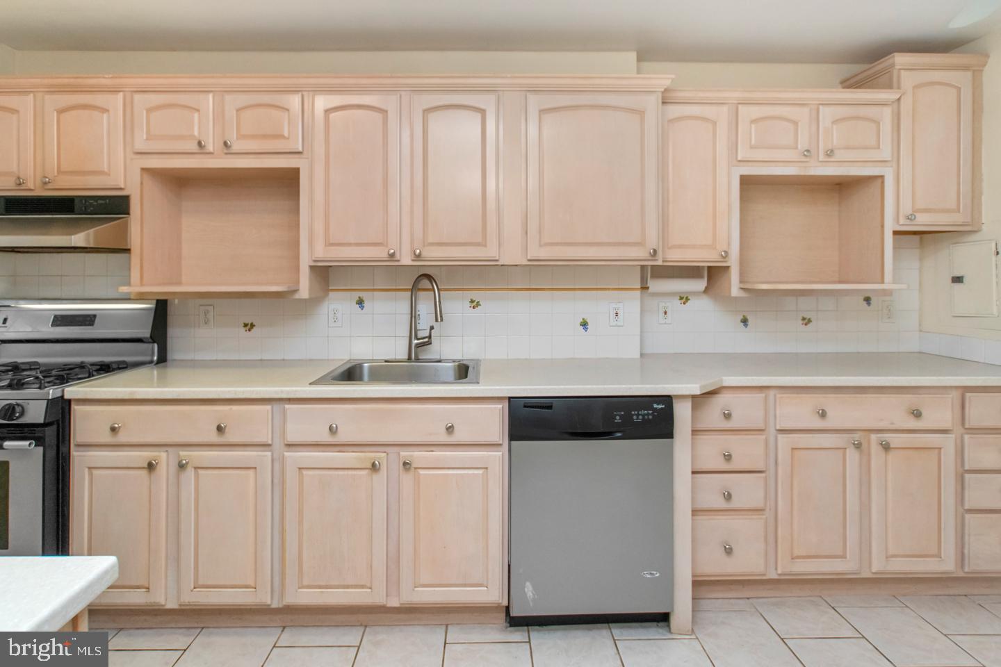 8036 Jenkintown Road Cheltenham, PA 19012 - Photo 4 of 28
