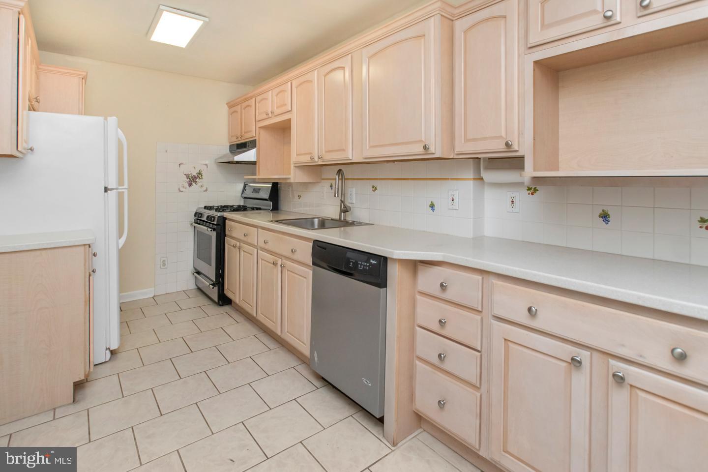 8036 Jenkintown Road Cheltenham, PA 19012 - Photo 5 of 28