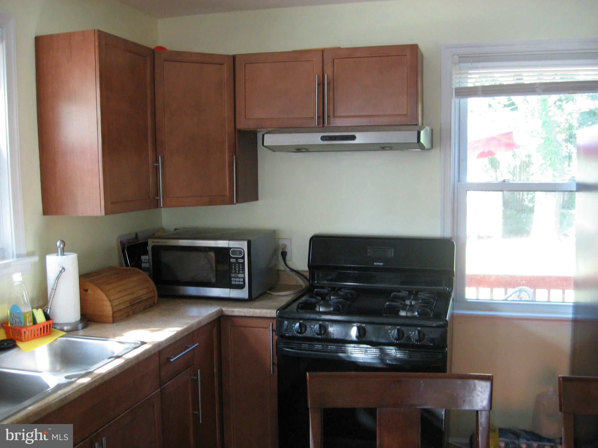 11712 Kingtree Street Silver Spring, MD 20902 - Photo 8 of 28 Kitchen