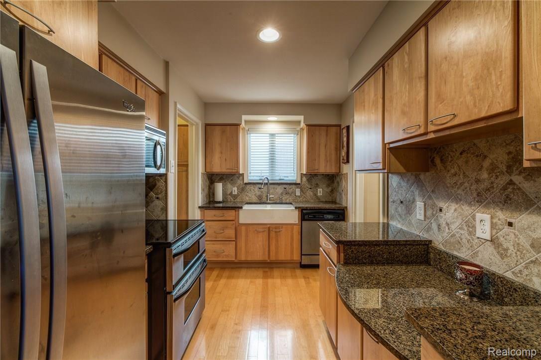 786 Columbia Road Berkley, MI 48072 - Photo 7 of 25 786Columbia-13.jpg