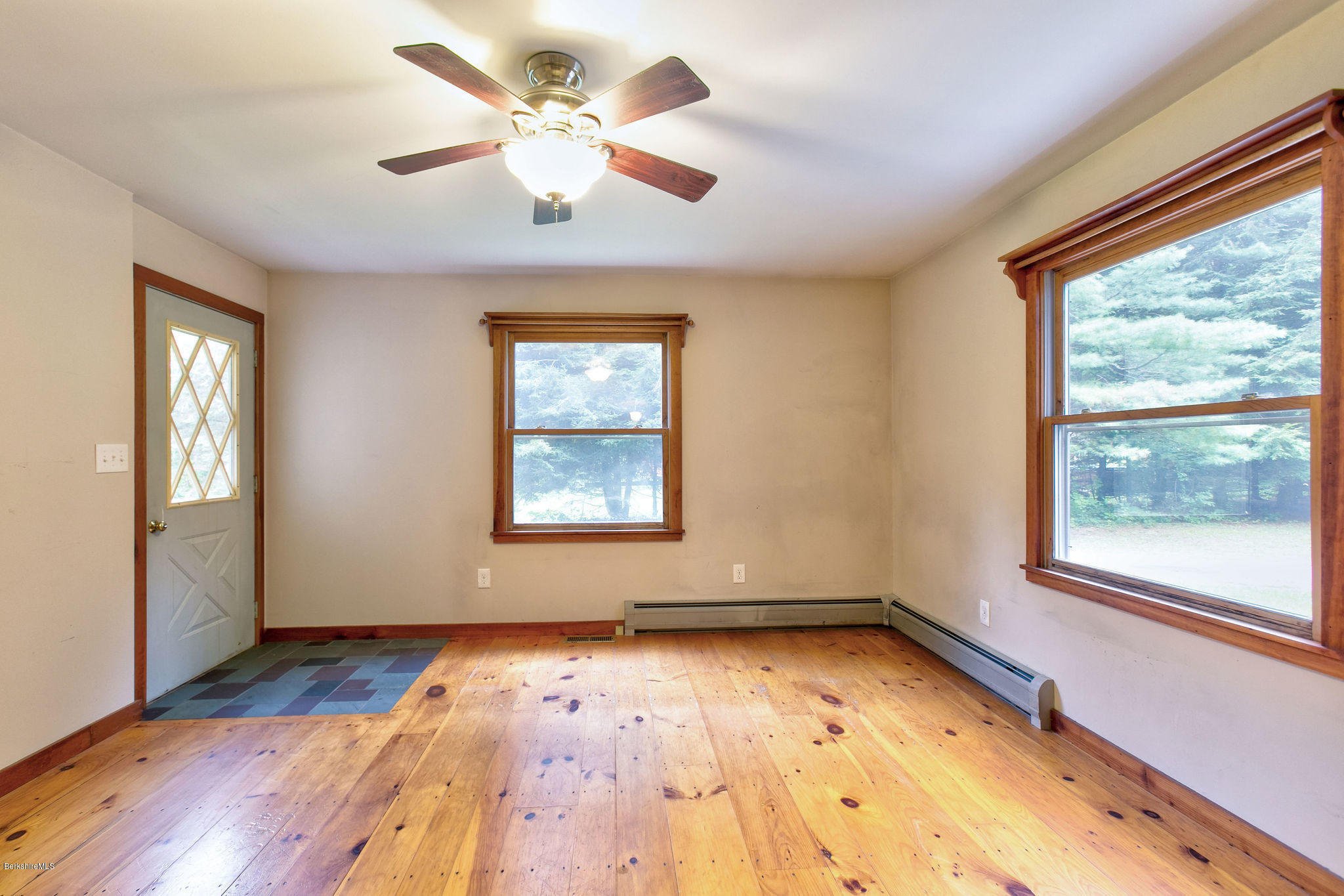 1380 County Road Sheffield, MA 01230 - Photo 12 of 22 Living room