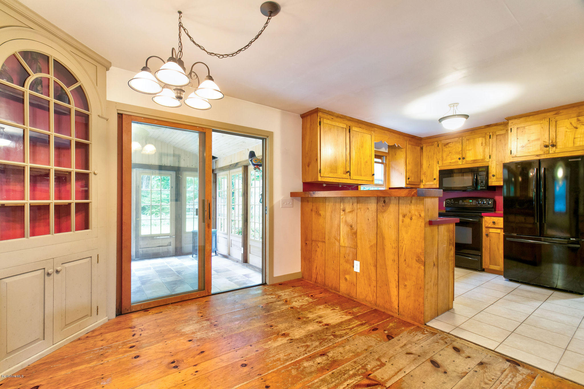 1380 County Road Sheffield, MA 01230 - Photo 9 of 22 Dining room