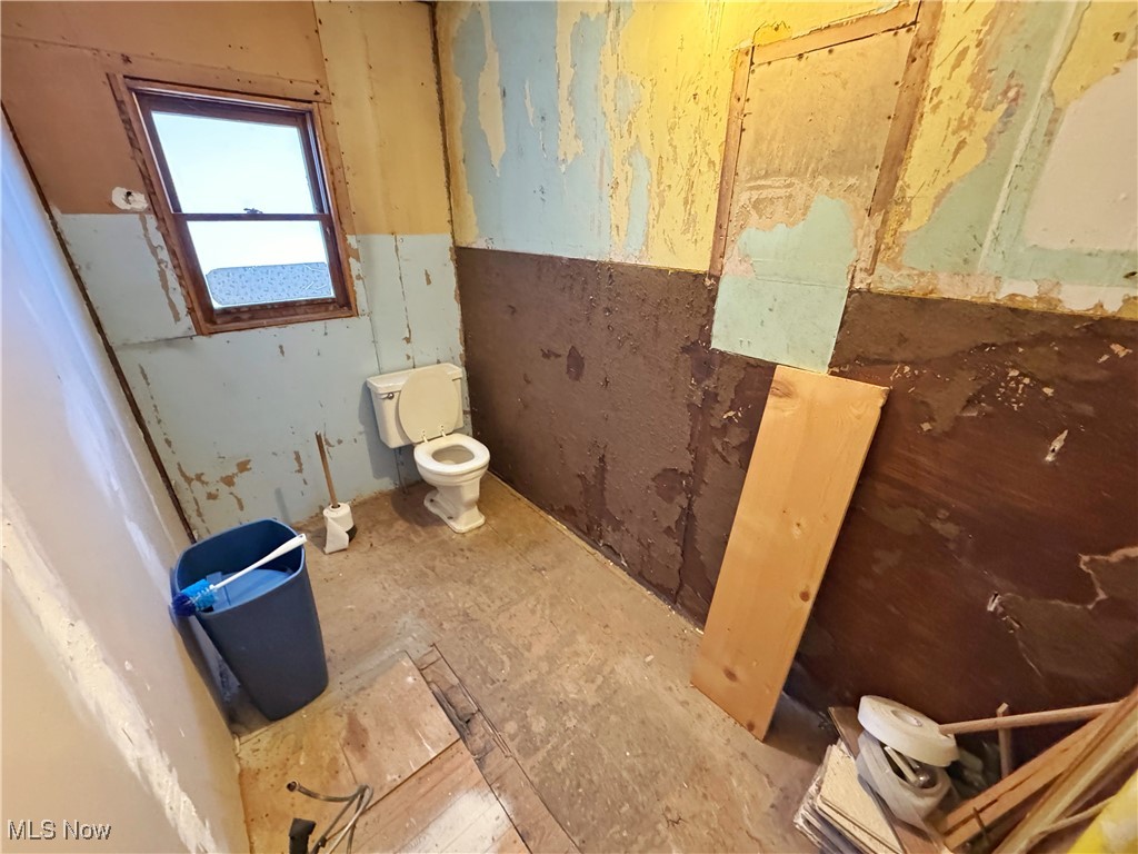 72117 Barton Road Bridgeport, OH 43912 - Photo 25 of 42 Bathroom featuring toilet
