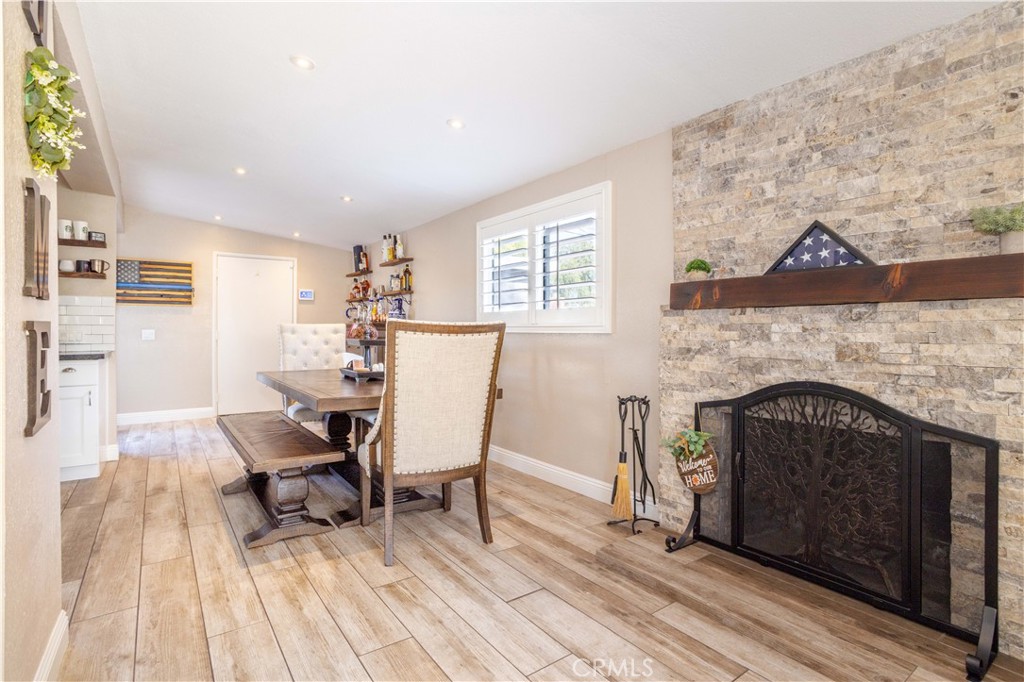 27573 Santa Clarita Road Saugus, CA 91350 - Photo 3 of 16