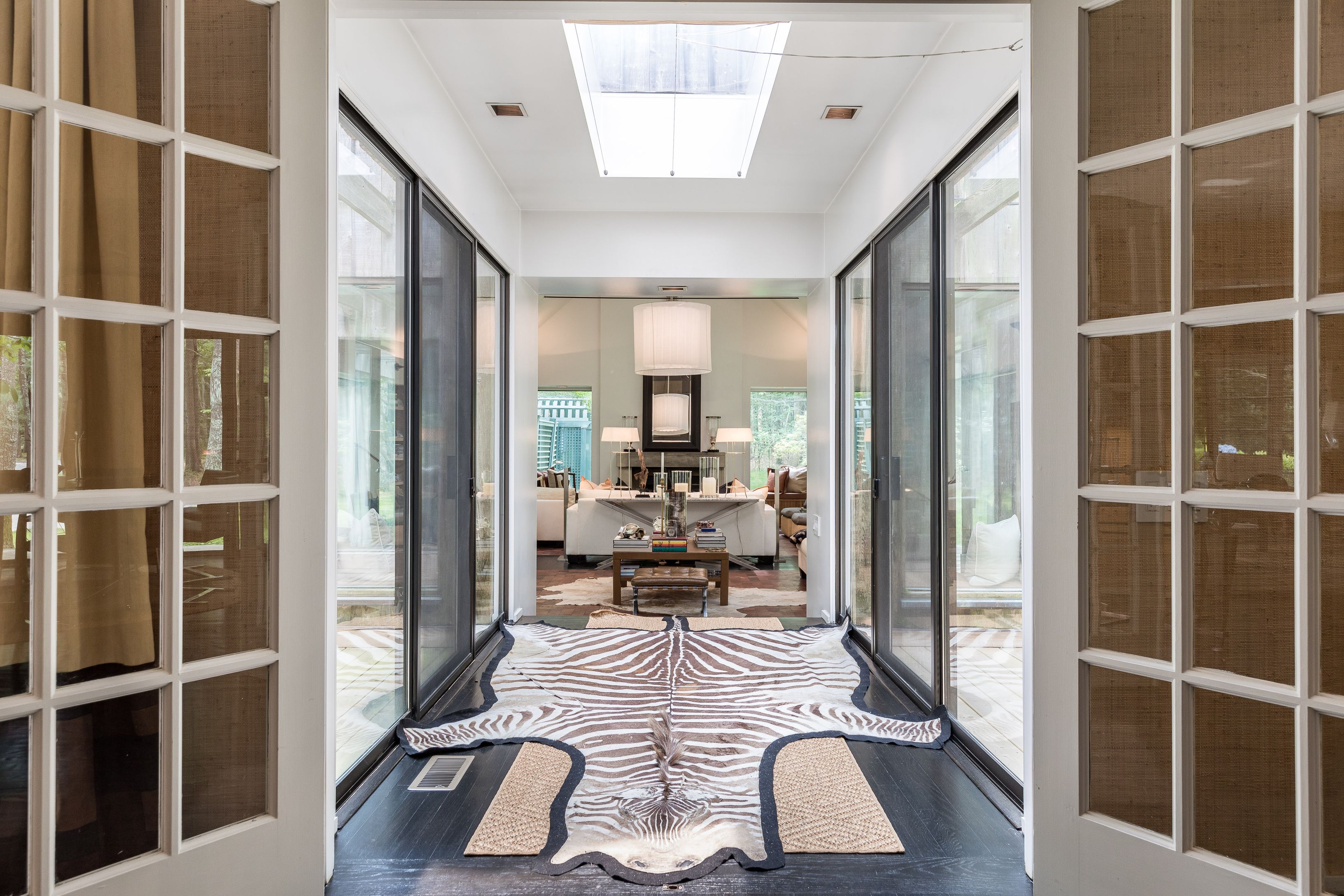 5 White Pine Road East Hampton, NY 11937 - Photo 11 of 20 Breezeway leading to great room