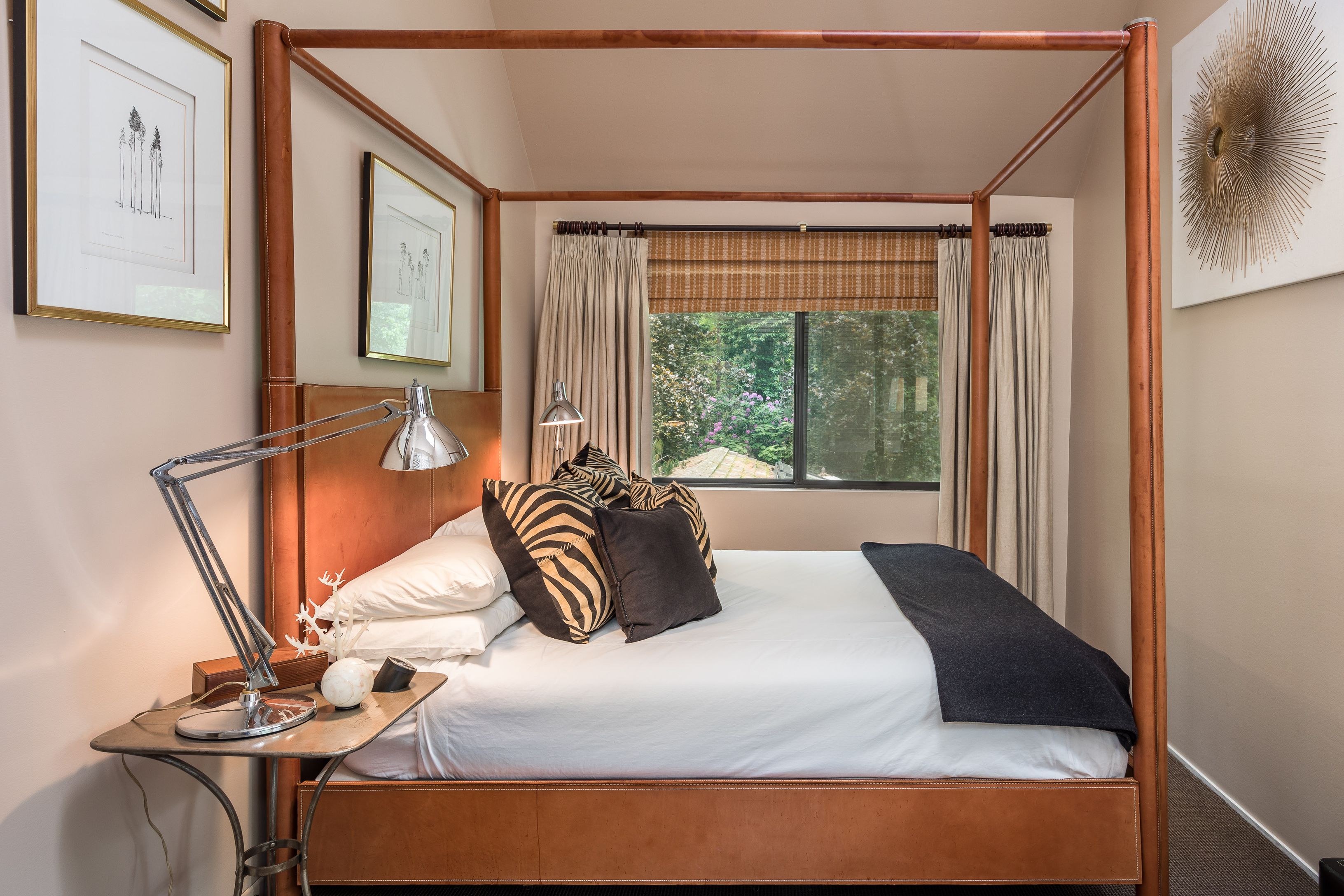 5 White Pine Road East Hampton, NY 11937 - Photo 18 of 20 Chic leather bed