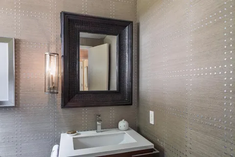 5 White Pine Road, East Hampton, NY 11937