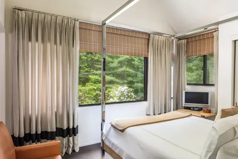 5 White Pine Road, East Hampton, NY 11937