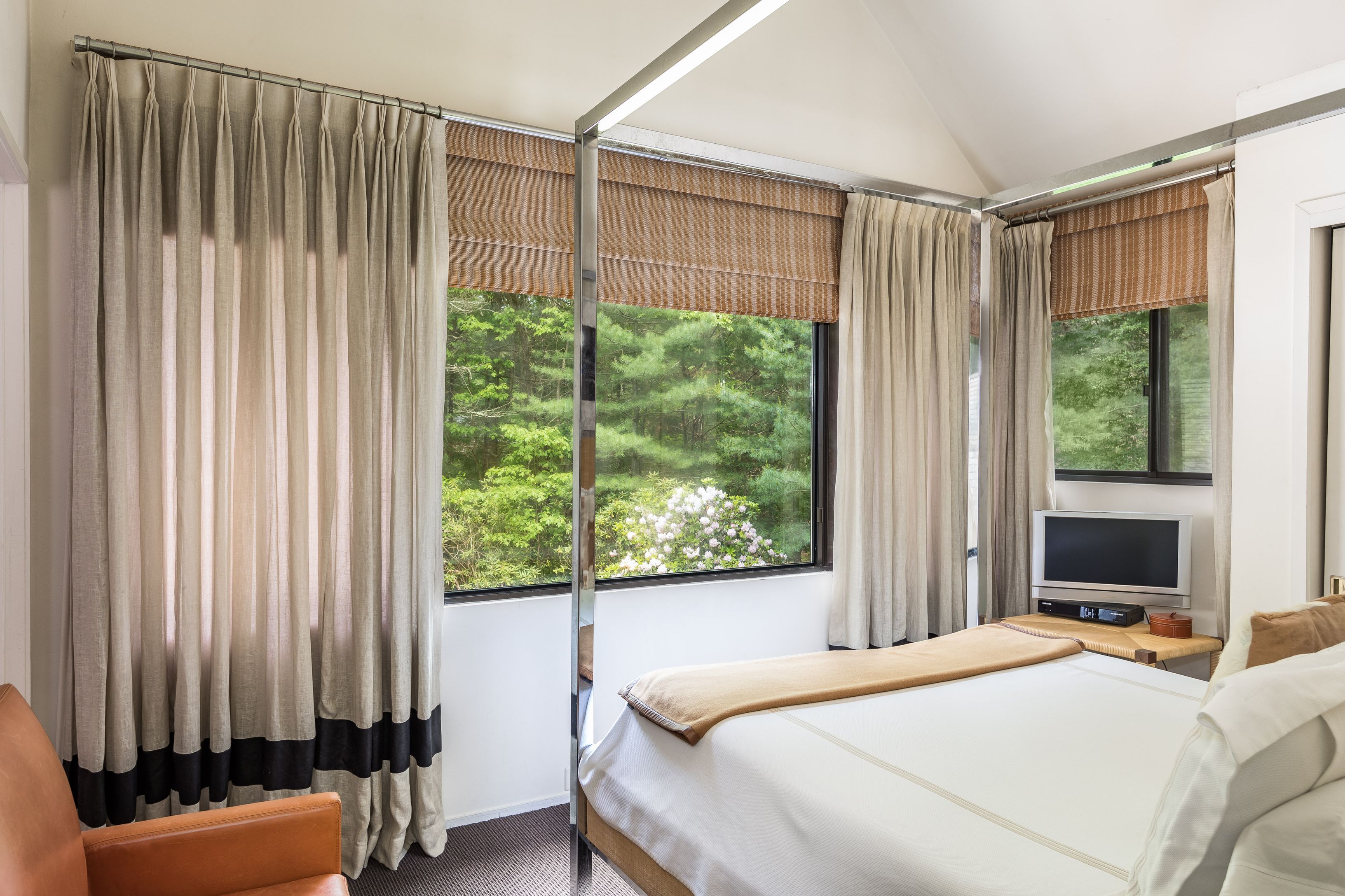 5 White Pine Road East Hampton, NY 11937 - Photo 20 of 20 Guest room