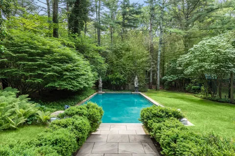 5 White Pine Road, East Hampton, NY 11937