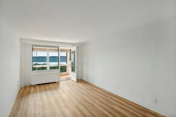$299,000 | 4705 Henry Hudson Parkway West, Unit 15C | Riverdale