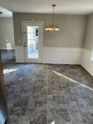 a view of empty room with window