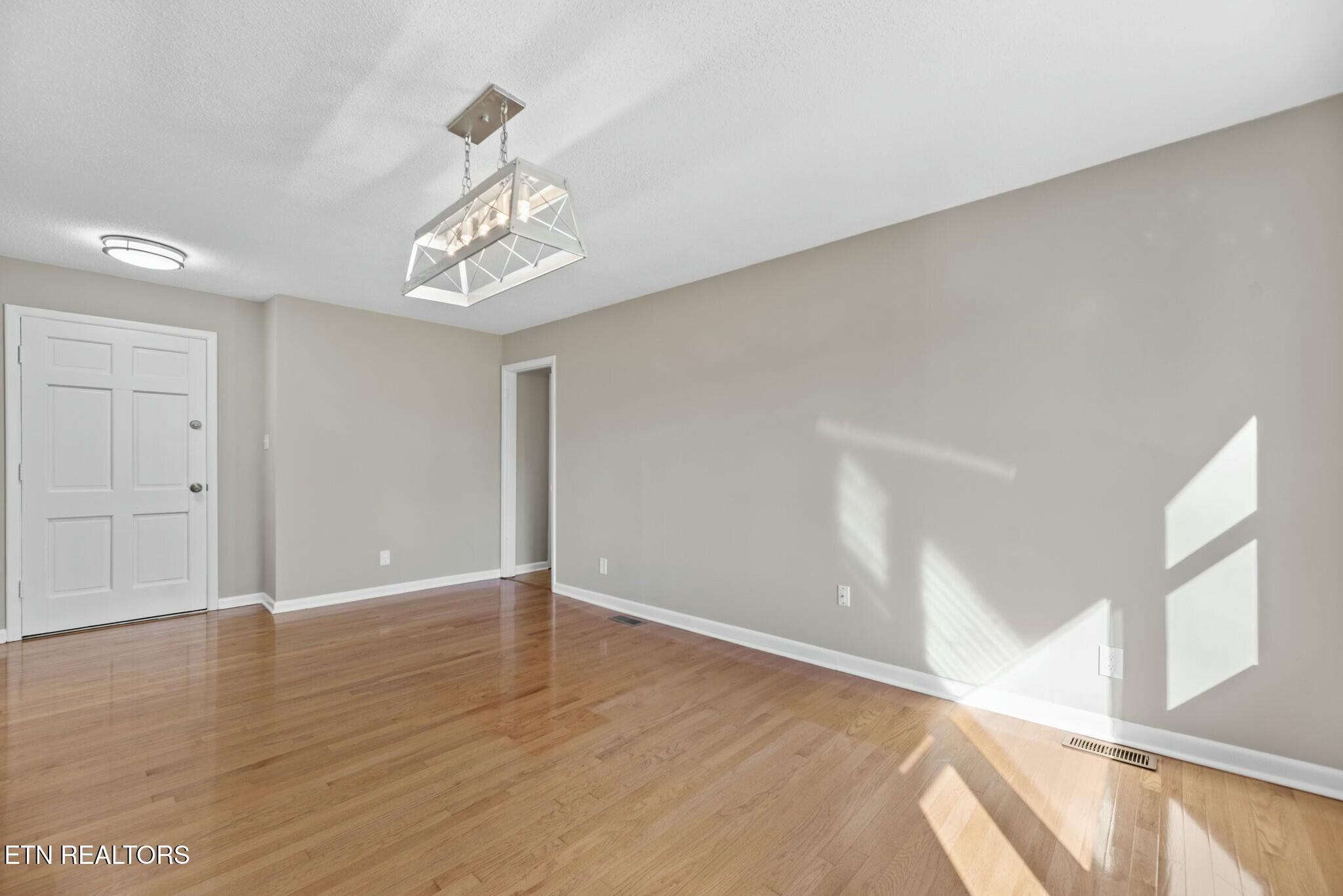 7612 Cranley Road Powell, TN 37849 - Photo 16 of 39 tempImageWh57Xv