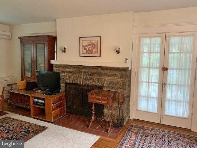 540 Riverview Road Swarthmore, PA 19081 - Photo 6 of 18 Living Room