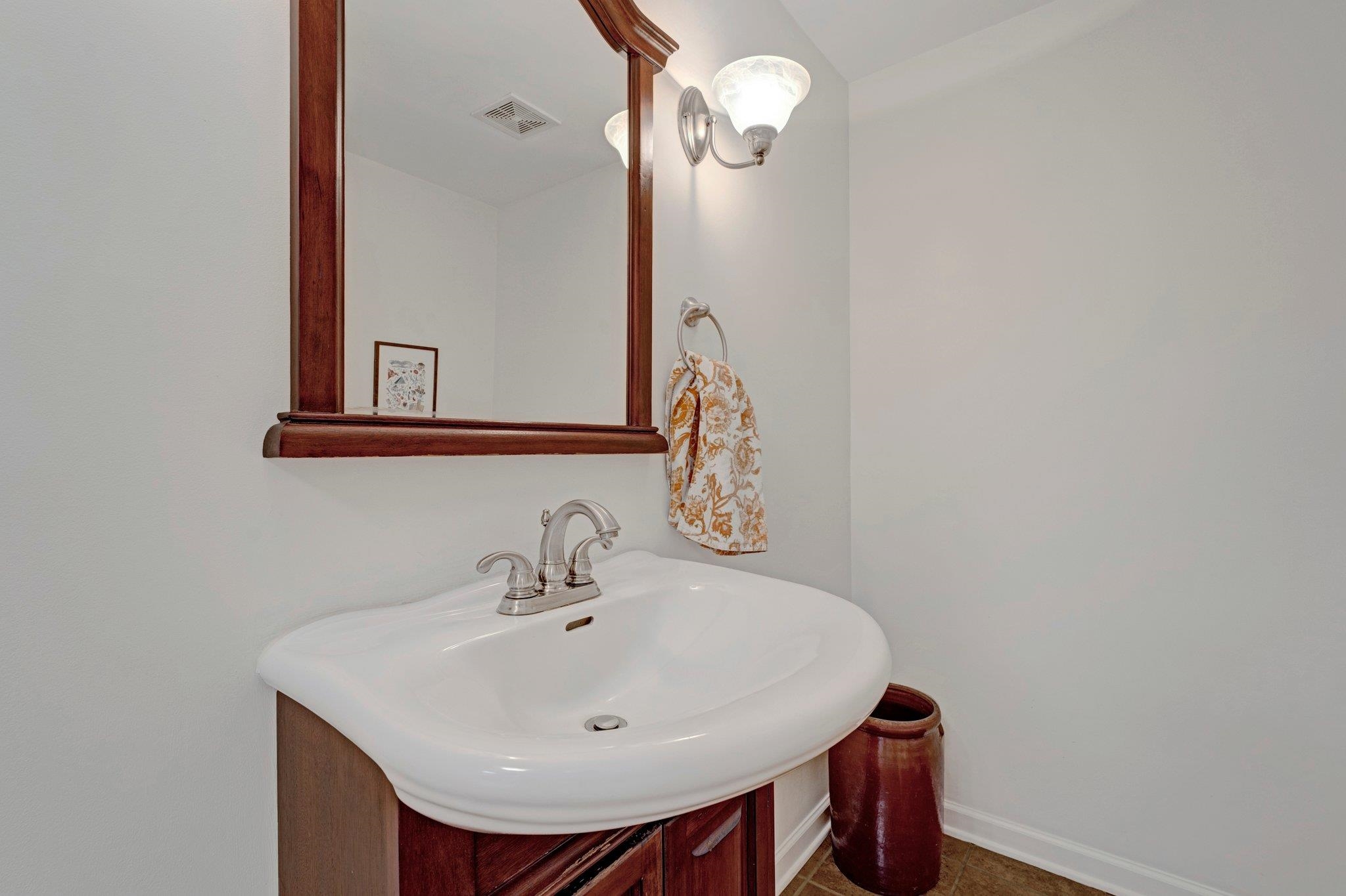 5481 Walnut Grove Road Memphis, TN 38120 - Photo 16 of 40 a bathroom with a sink a mirror and vanity