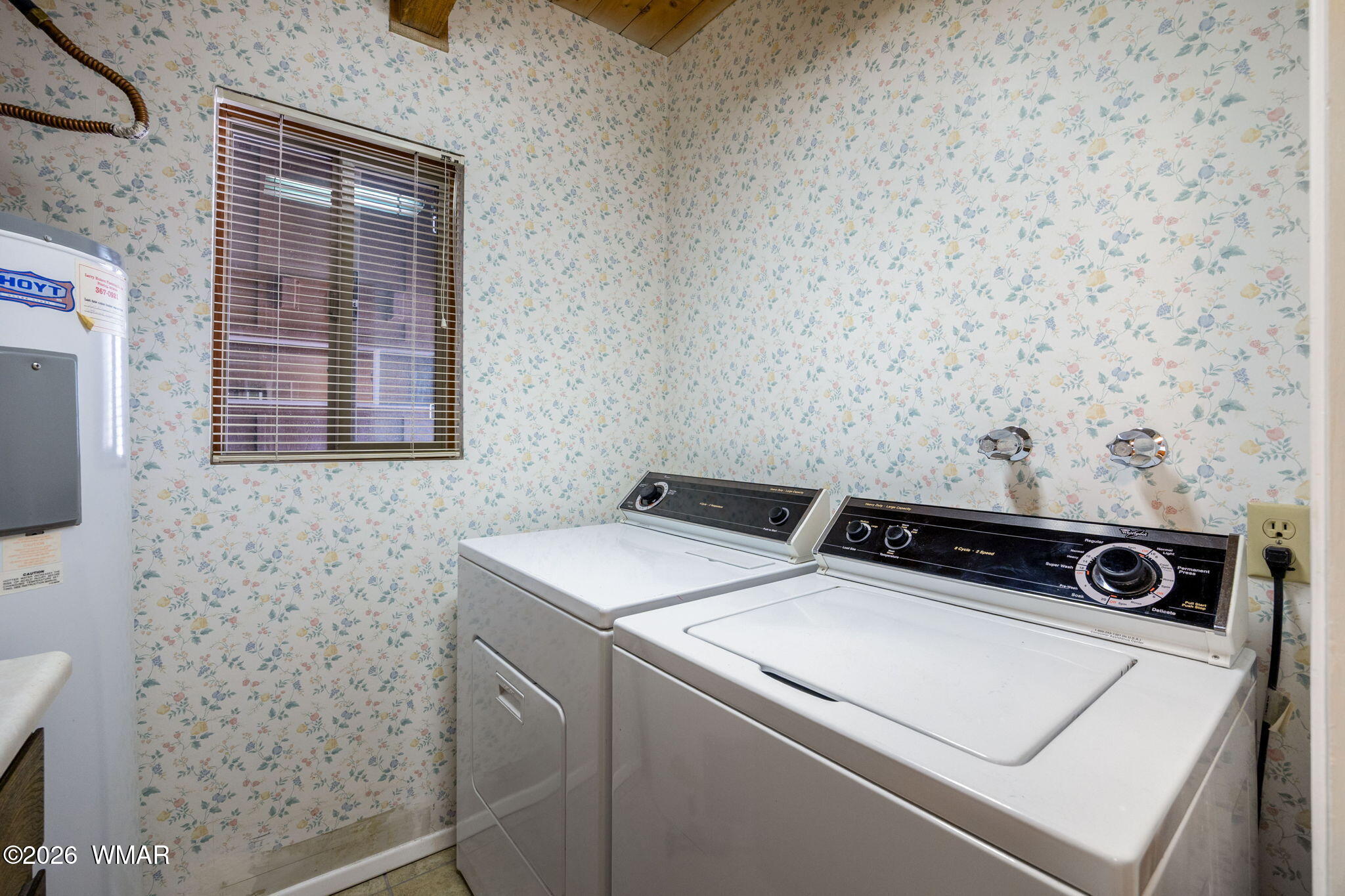 7456 Geronimo Road Pinetop, AZ 85935 - Photo 24 of 35 Laundry room