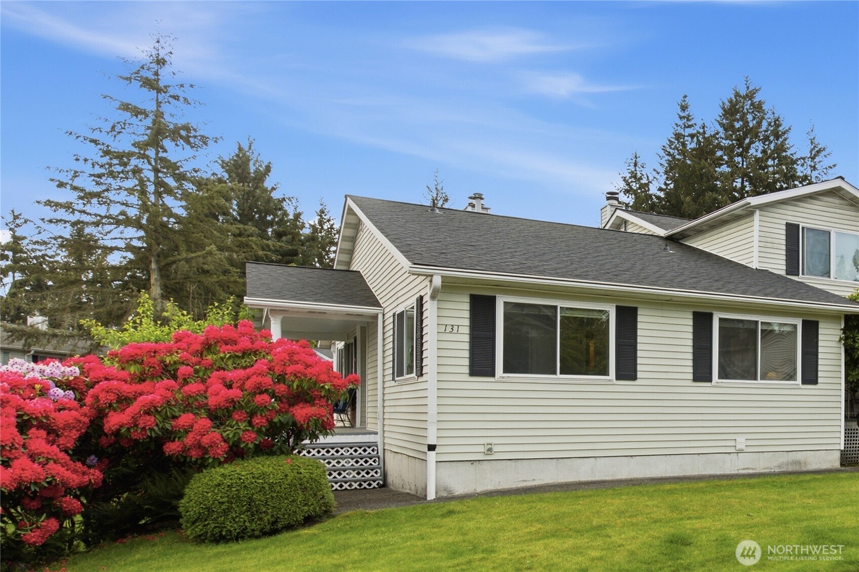 131 South 324th Place Federal Way, WA 98003 - Photo 1 of 24 a front view of a house with a garden