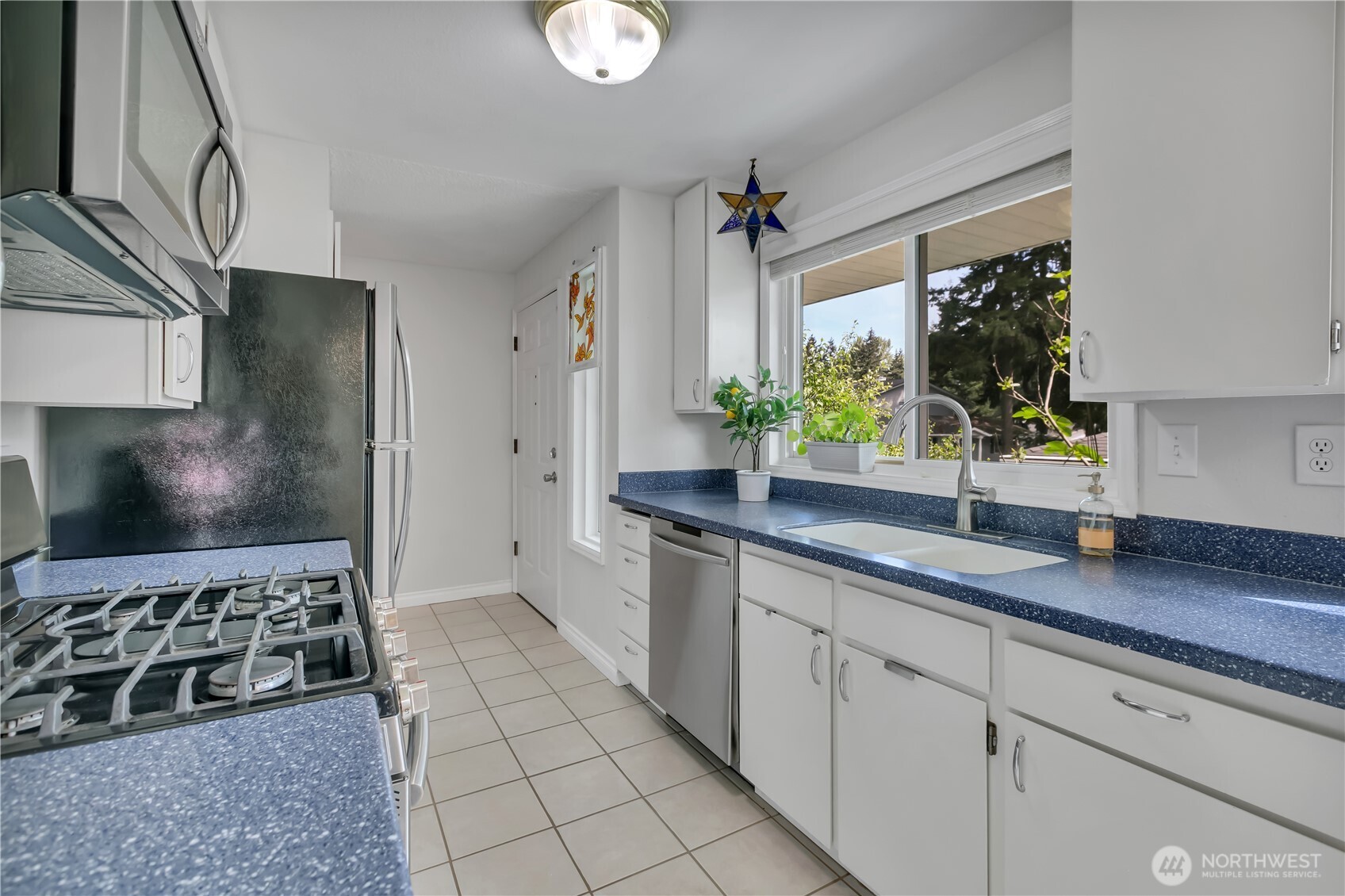 131 South 324th Place Federal Way, WA 98003 - Photo 12 of 24 a kitchen with stainless steel appliances granite countertop a sink and a stove