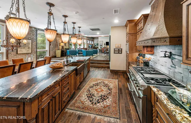 $7,500 | 325 Union Avenue, Knoxville, TN 37902