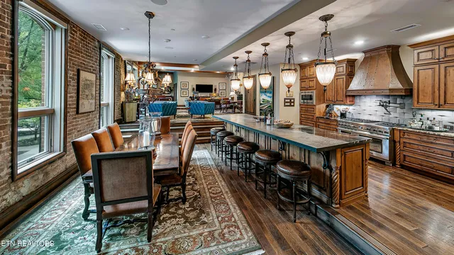 $7,500 | 325 Union Avenue, Knoxville, TN 37902