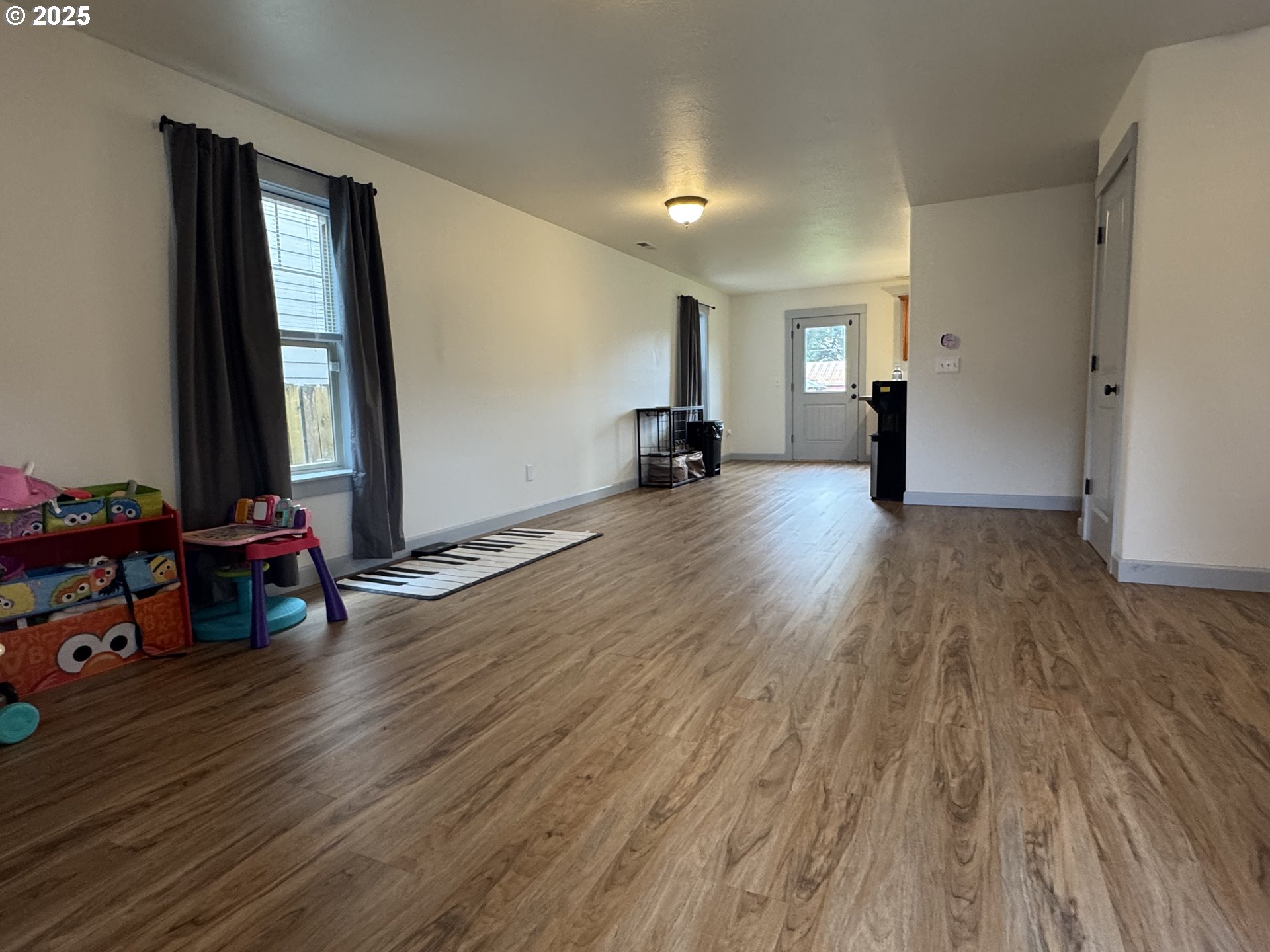 220 Southeast Hope Court Sheridan, OR 97378 - Photo 4 of 25