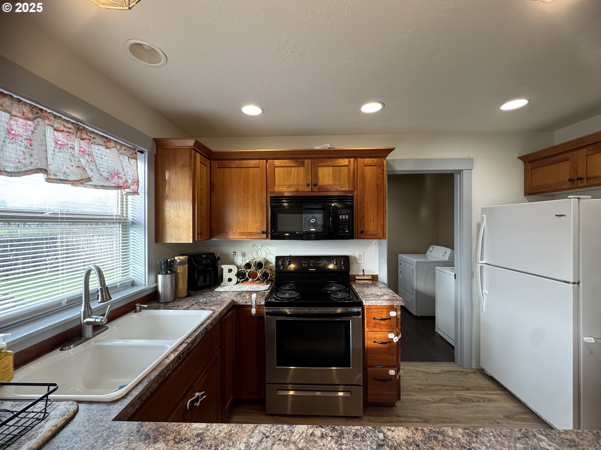 220 Southeast Hope Court Sheridan, OR 97378 - Photo 10 of 25