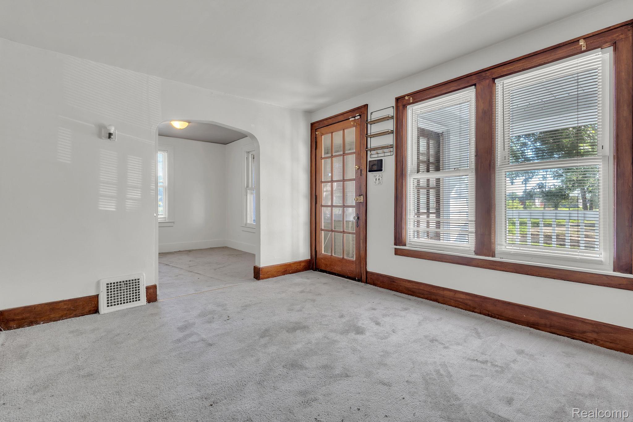 4877 Maynard Street Detroit, MI 48215 - Photo 4 of 41 11-web-or-mls-FZ3A6779.jpg