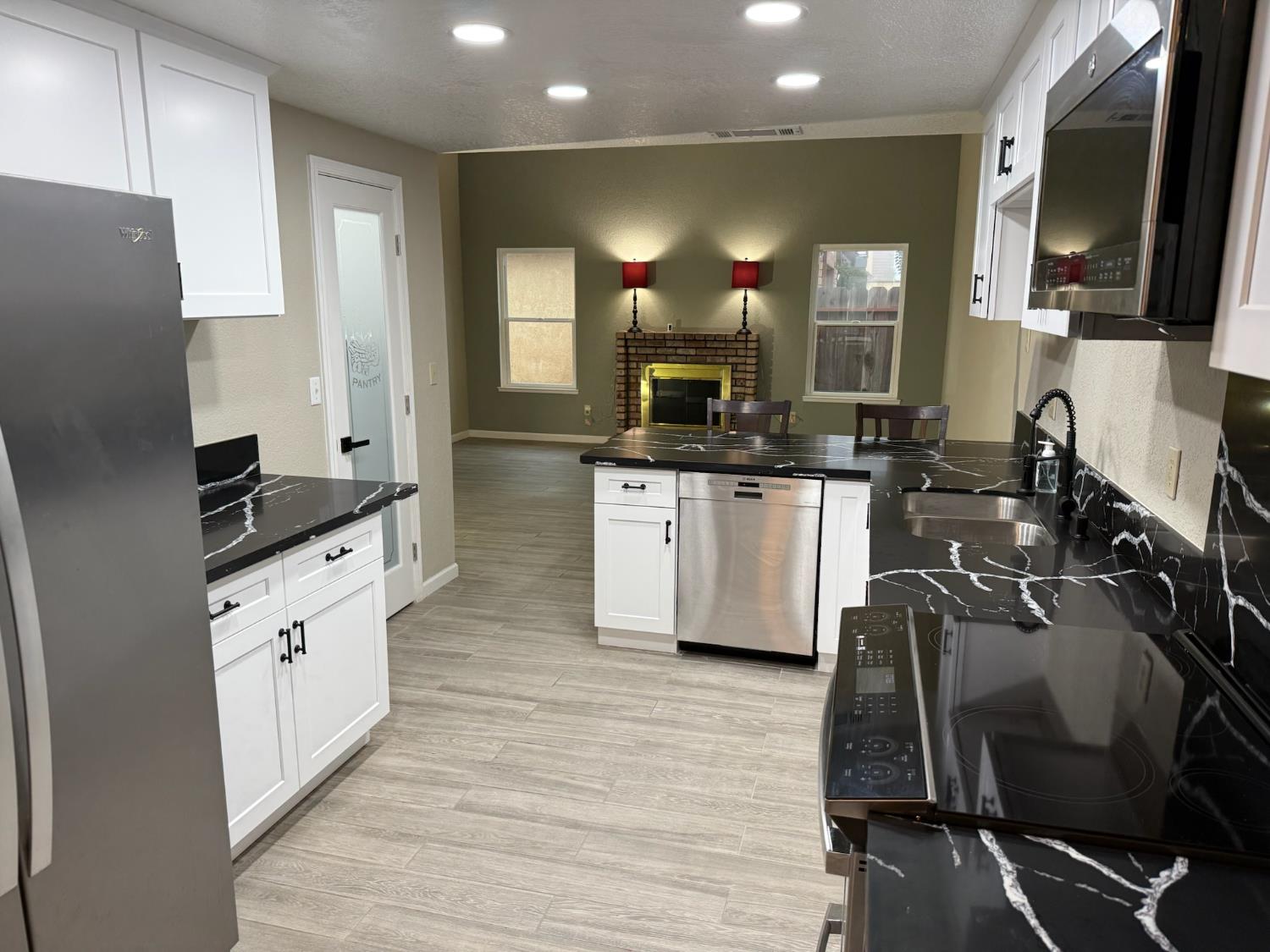 3945 Sparrow Court Modesto, CA 95356 - Photo 11 of 76