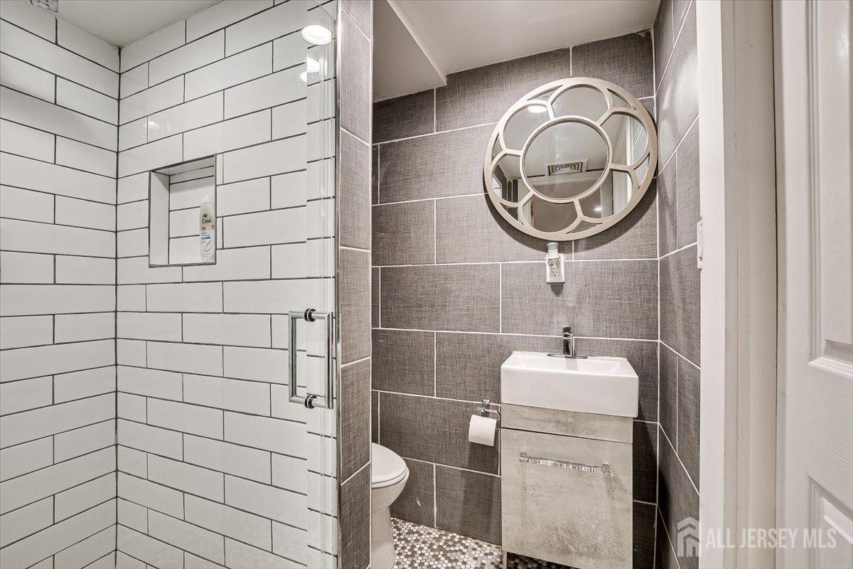 28 Clark Avenue Edison, NJ 08817 - Photo 45 of 47 a bathroom with a sink and a mirror