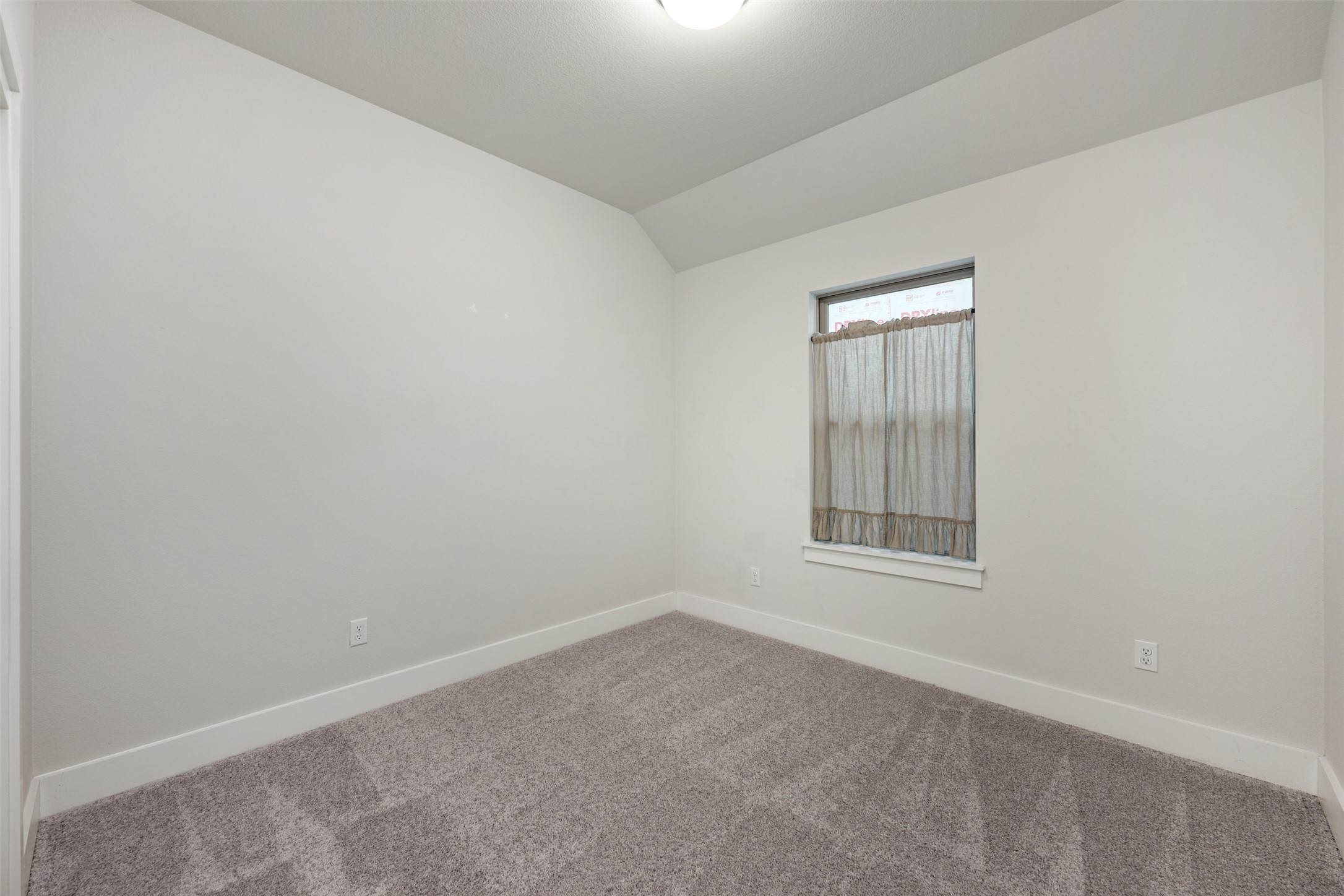 418 Raleigh Drive Georgetown, TX 78633 - Photo 22 of 39 an empty room with a window