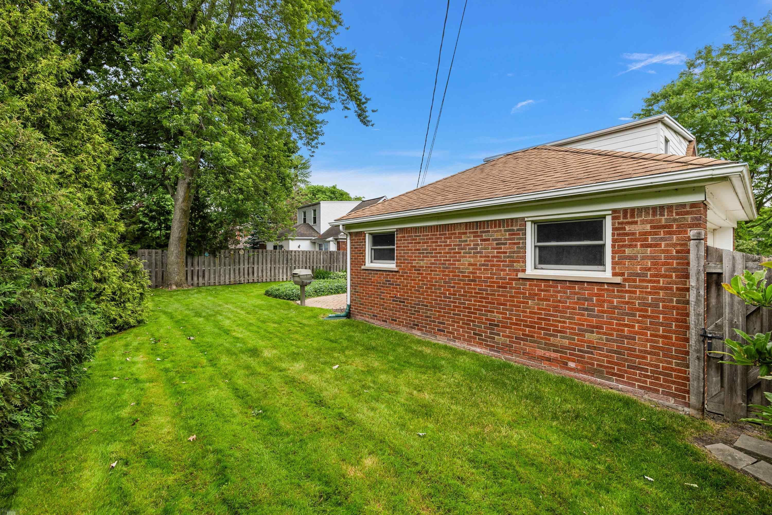 1437 Torrey Road Grosse Pointe Woods, MI 48236 - Photo 52 of 60