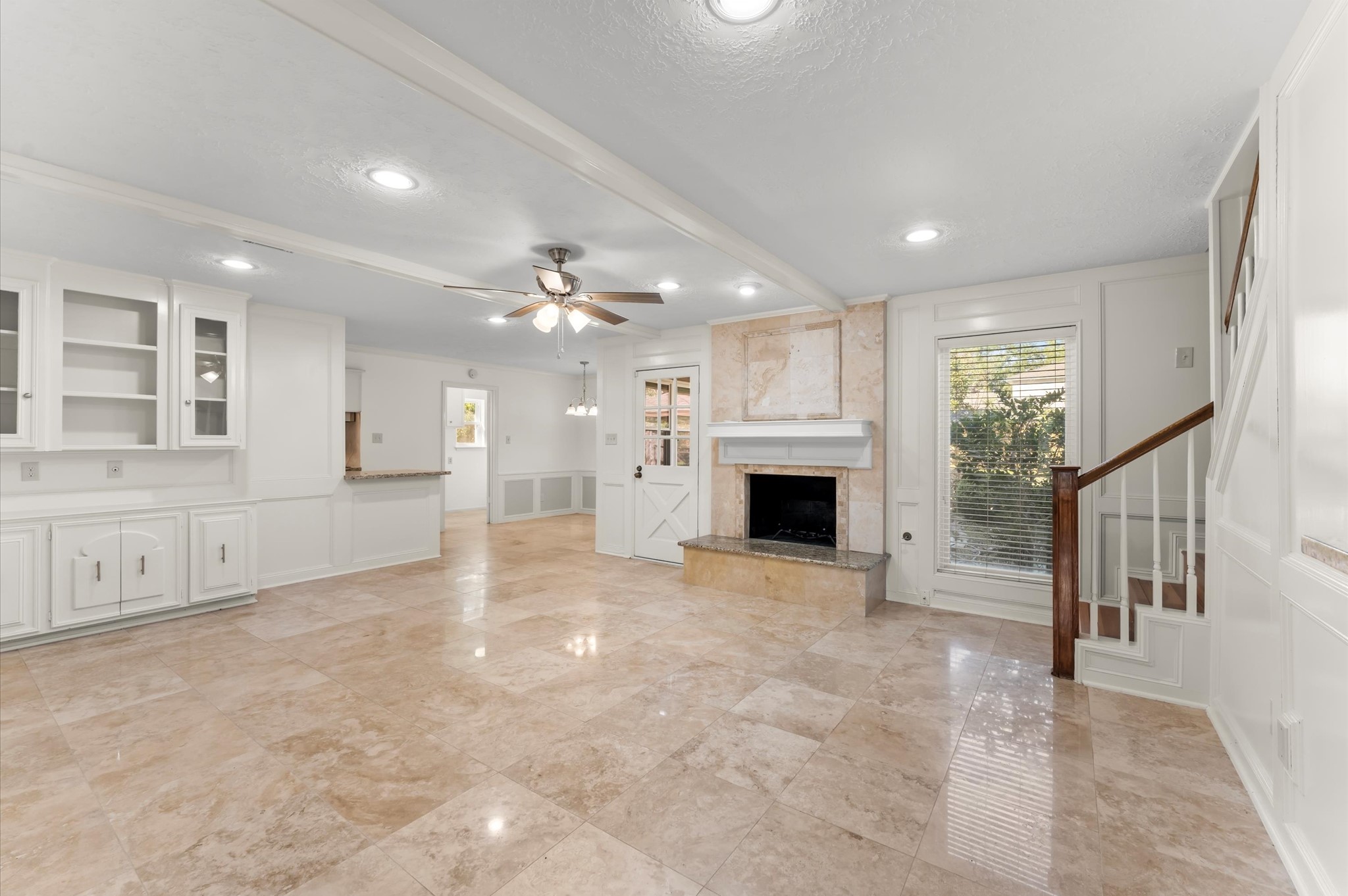 7311 17th Green Drive Humble, TX 77346 - Photo 12 of 32 a view of a livingroom with a fireplace