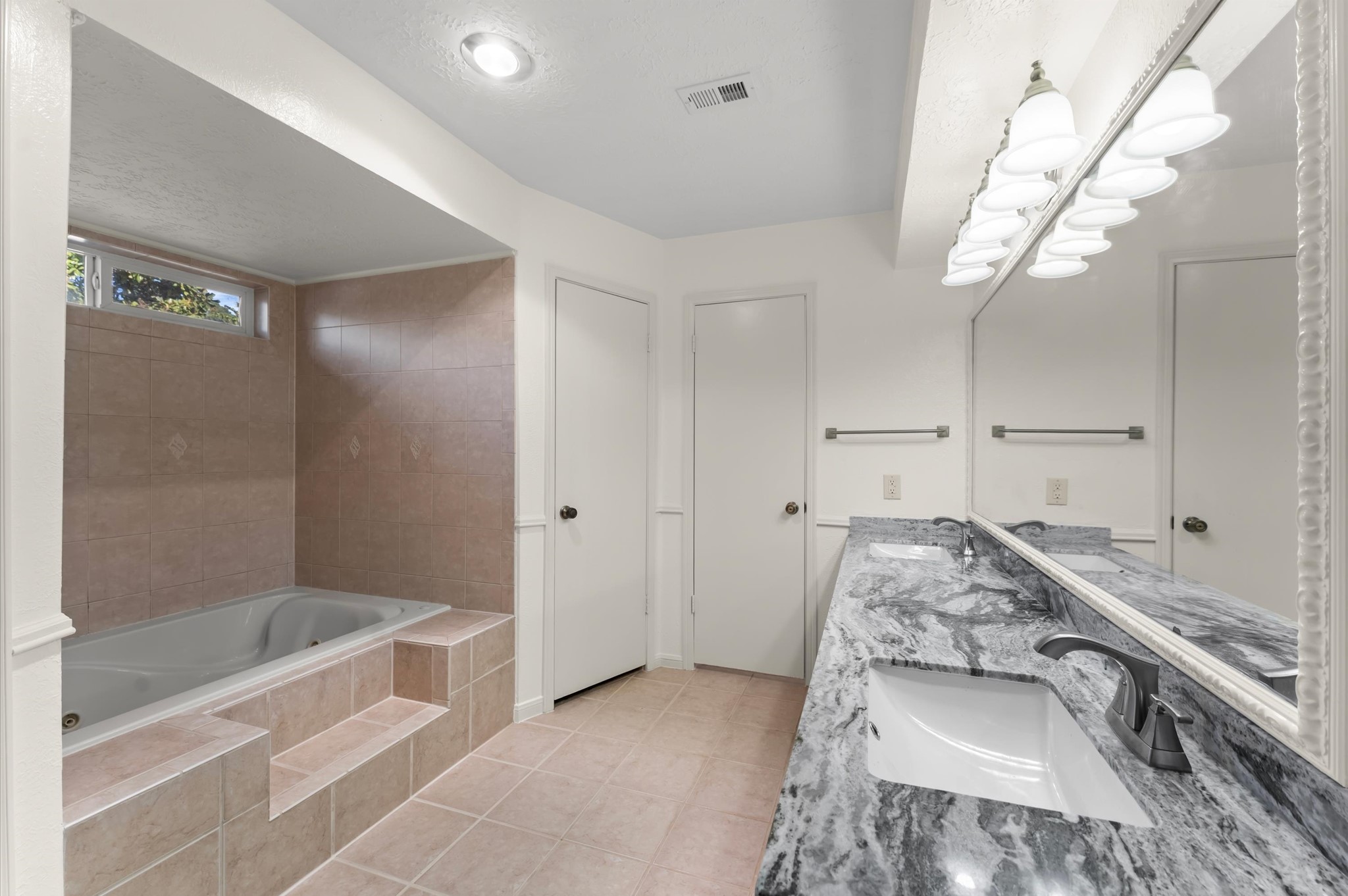 7311 17th Green Drive Humble, TX 77346 - Photo 17 of 32 a bathroom with a bathtub and shower