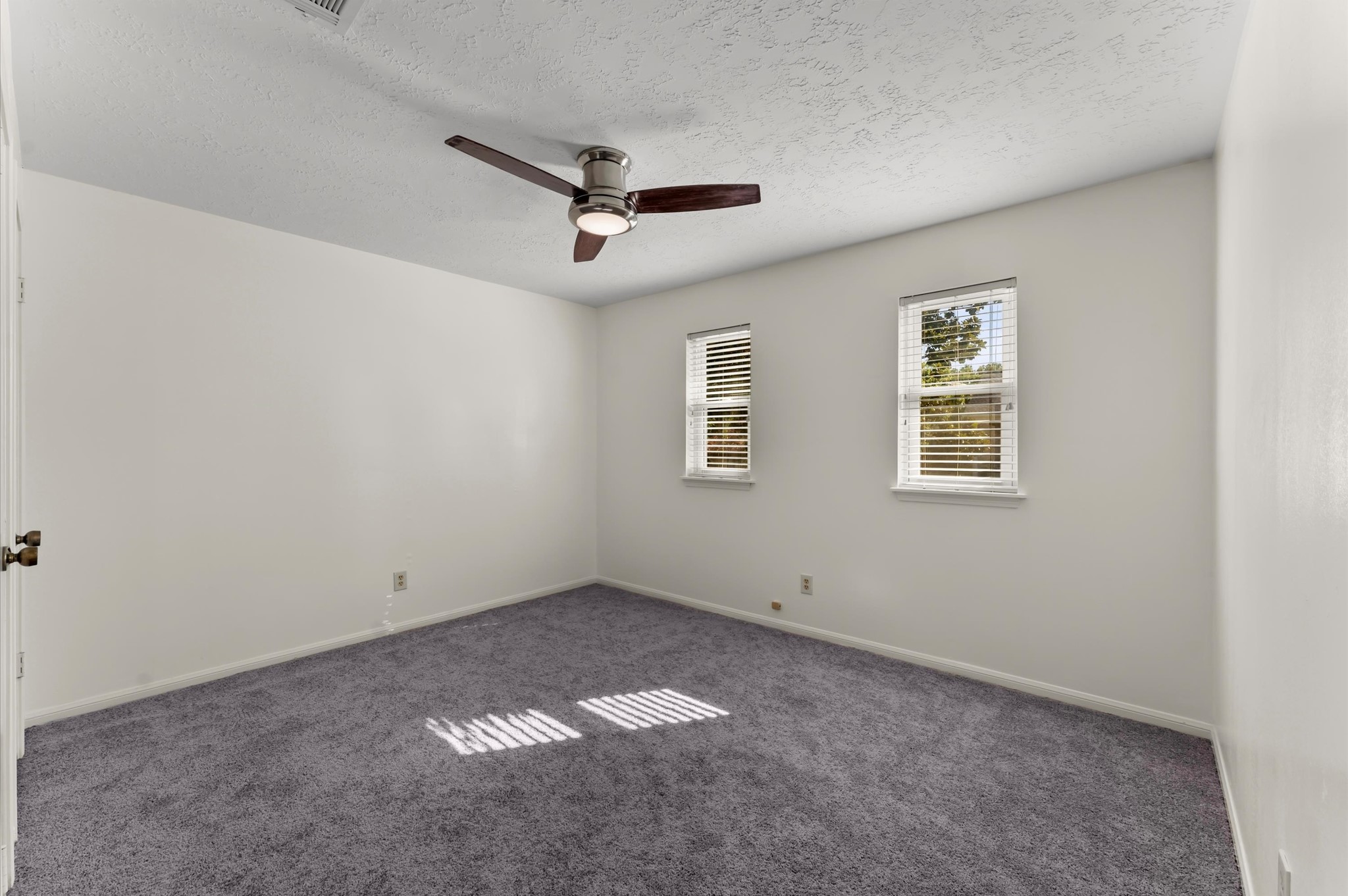 7311 17th Green Drive Humble, TX 77346 - Photo 21 of 32 an empty room with windows