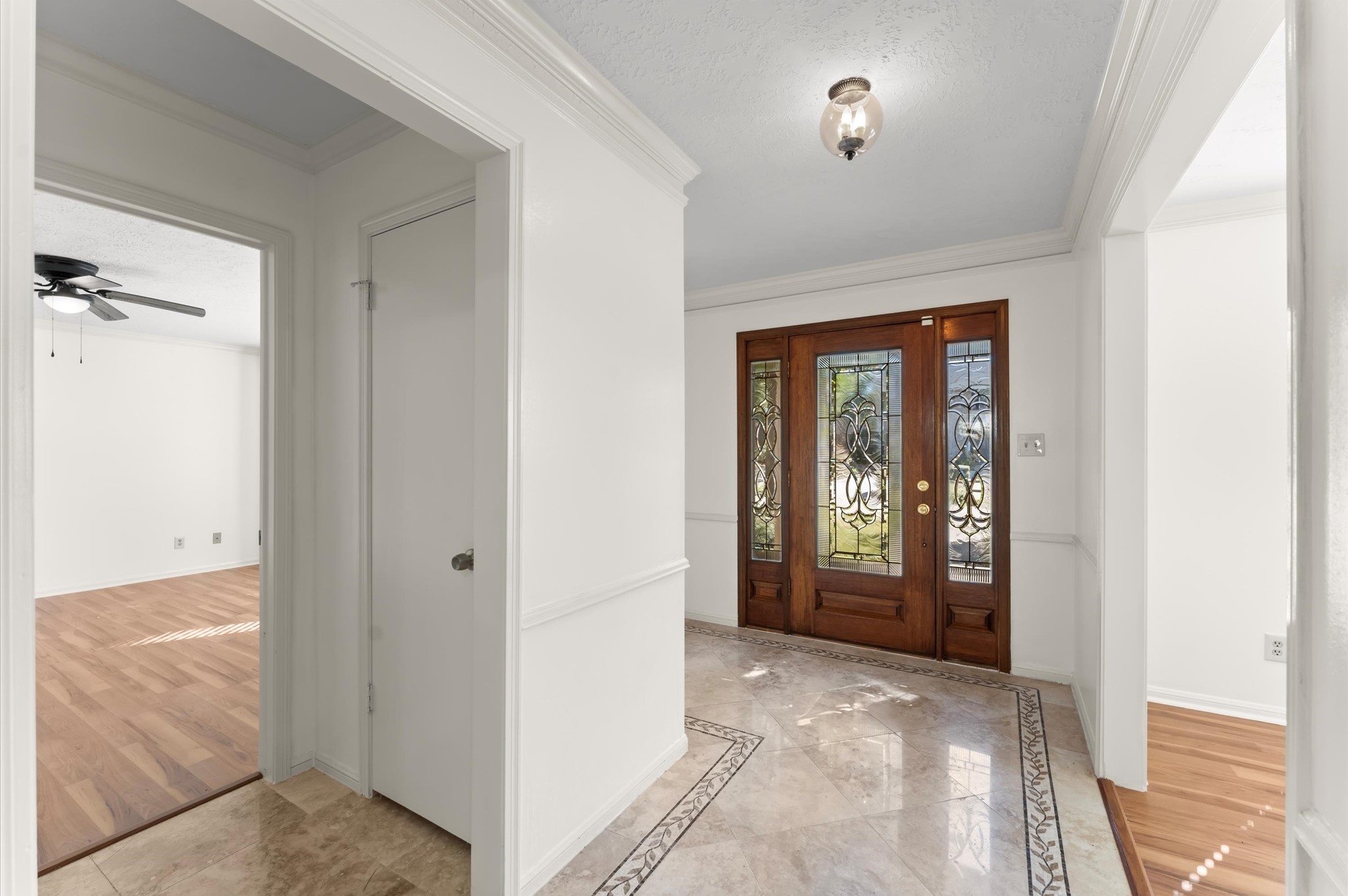 7311 17th Green Drive Humble, TX 77346 - Photo 4 of 32 a view of an entryway with front door