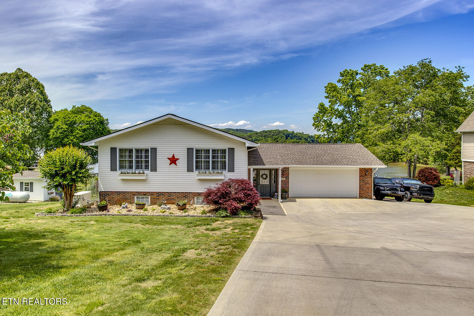 571 Anglers Cove Road Kingston, TN 37763 - Photo 1 of 41 571 Anglers Cove