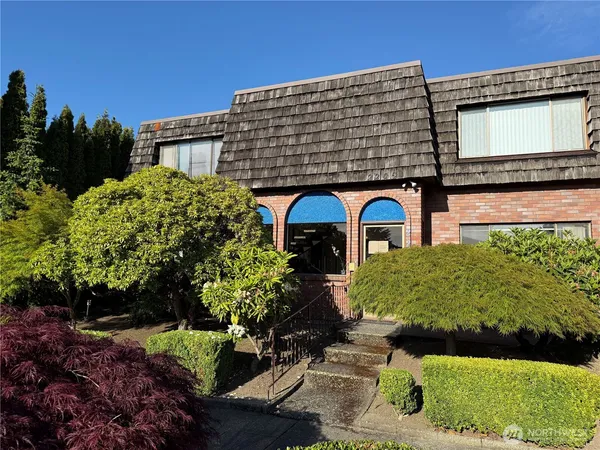 $1,950 | 2209 Colby Avenue, Unit 4, Everett, WA 98201