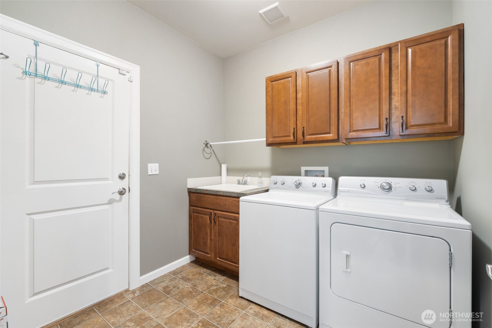 4753 Rutherford Circle Southwest Port Orchard, WA 98367 - Photo 12 of 40 Gallery Image 12