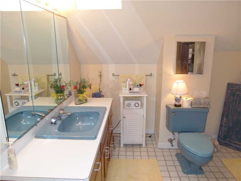 65 Brooklyn Road Narragansett, RI 02882 - Photo 17 of 25 Bathroom. Second floor Pullman bath connecting to master and hallway.