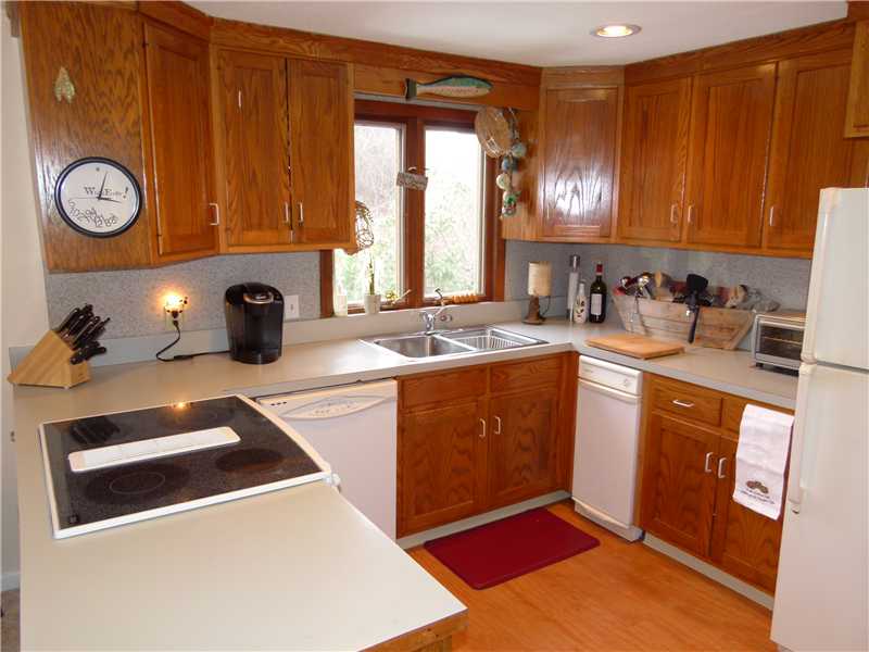 65 Brooklyn Road Narragansett, RI 02882 - Photo 4 of 25 Kitchen.