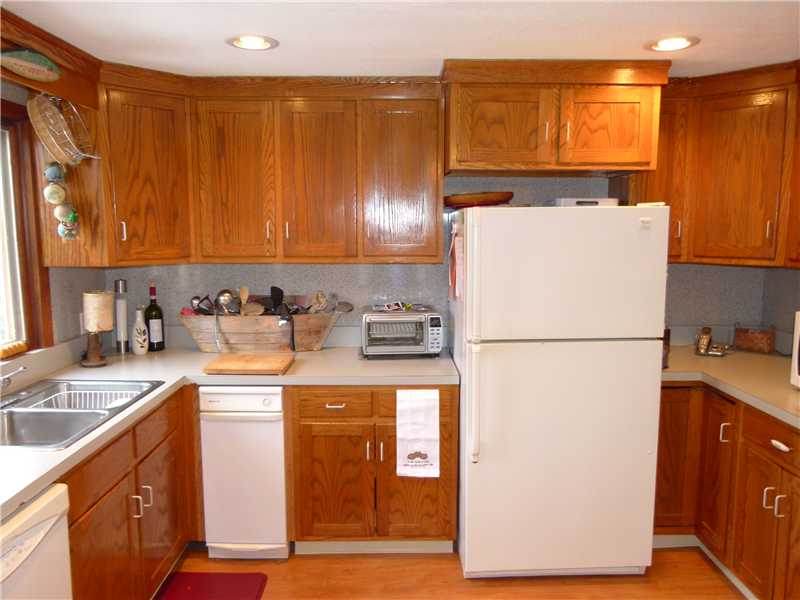 65 Brooklyn Road Narragansett, RI 02882 - Photo 5 of 25 Kitchen.