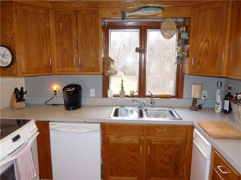65 Brooklyn Road Narragansett, RI 02882 - Photo 6 of 25 Kitchen.