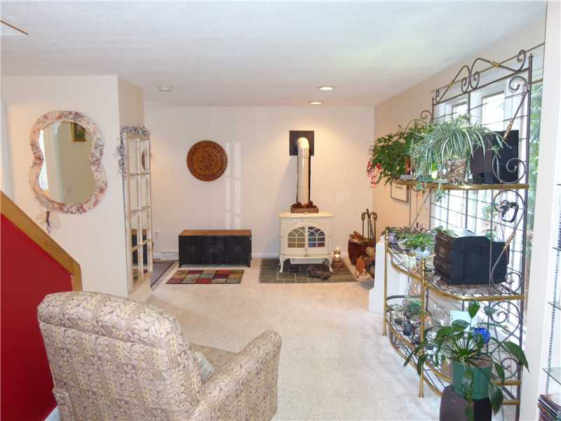 65 Brooklyn Road Narragansett, RI 02882 - Photo 10 of 25 Living Room.