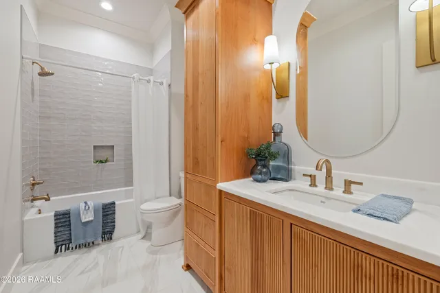 $749,000 | 211 Sabal Grv Lane, Youngsville, LA 70592